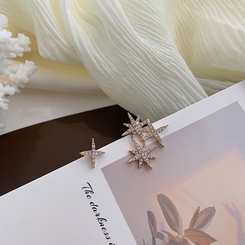 送料無料 アシンメトリー スター ピアス 可愛い 星 キラキラ ライン