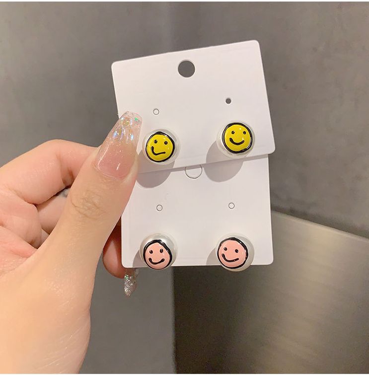送料無料 ニコちゃん ピアス パール 可愛い 面白 にこにこ 笑顔 大人