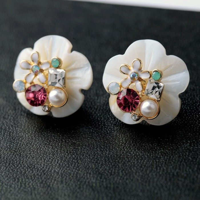 シェルフラワー ピアス