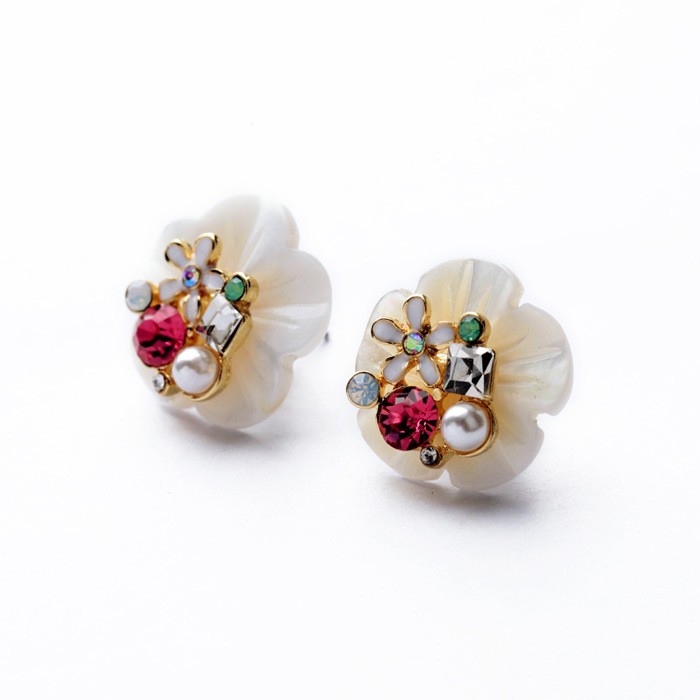 シェルフラワー ピアス