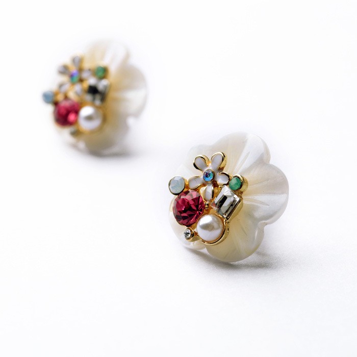 シェルフラワー ピアス