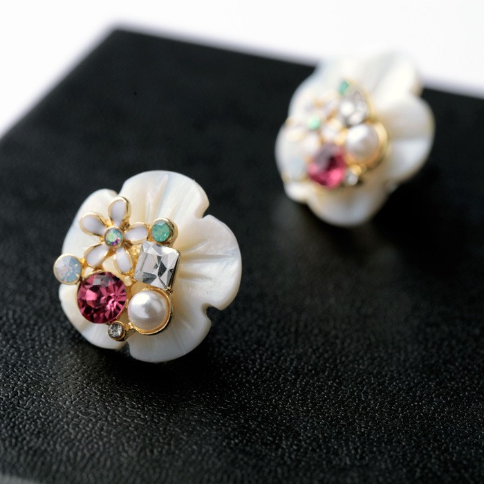 シェルフラワー ピアス