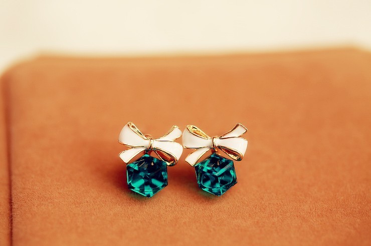 クリスタルキューブ シンプルピアス
