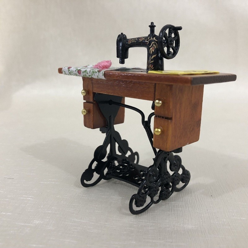 送料無料 ミニチュア 雑貨 ミシン カントドールハウス キット 1/12