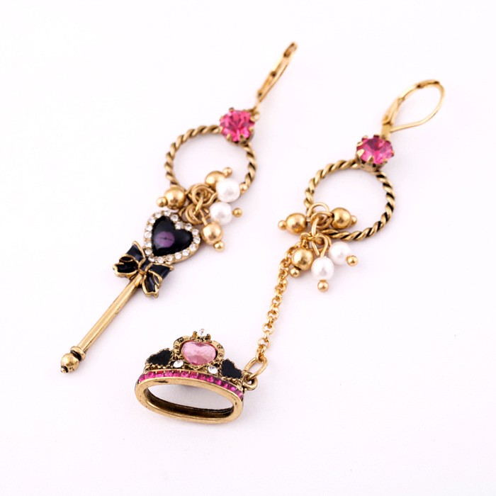 アシンメトリー ピアス