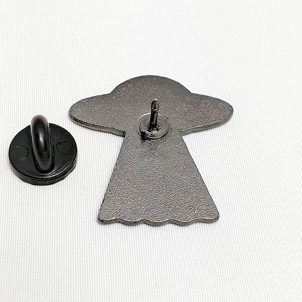 ネコ UFO ピンバッジ