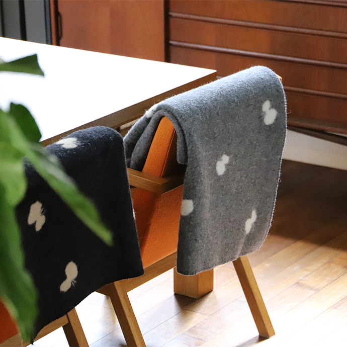 ウールブランケット クリッパン ミナペルホネン choucho ちょうちょ ハーフサイズ 毛布 ひざ掛け お祝い プレゼント 北欧 インテリア klippan おしゃれ 天然素材 高品質 ラムウール チクチクしにくい お昼寝 ドライブ 2013 ブラック 黒 モノトーン 復刻