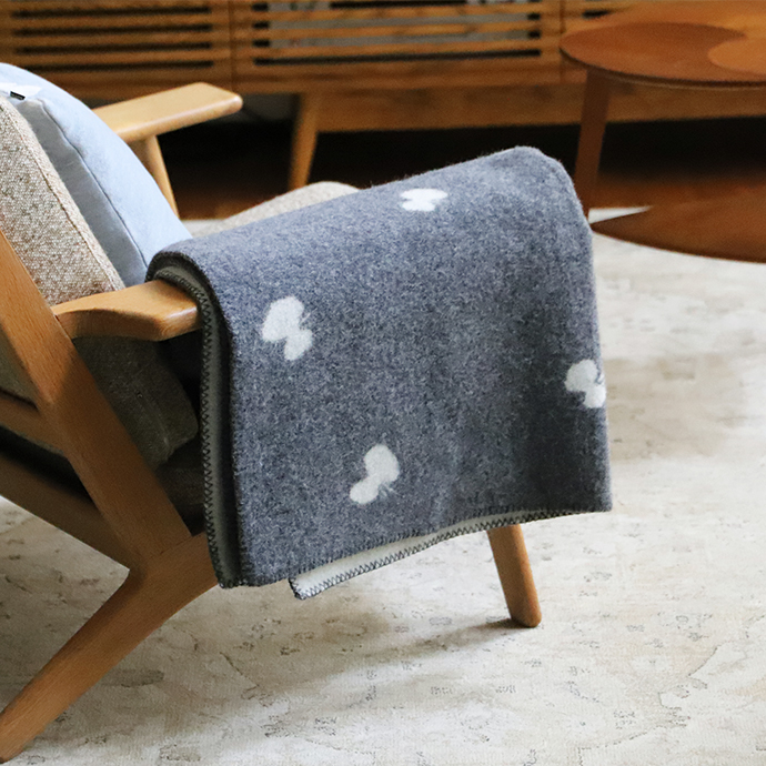 ウールブランケット クリッパン ミナペルホネン choucho ちょうちょ ハーフサイズ 毛布 ひざ掛け お祝い プレゼント 北欧 インテリア klippan おしゃれ 天然素材 高品質 ラムウール チクチクしにくい お昼寝 ドライブ 2013 グレー 復刻