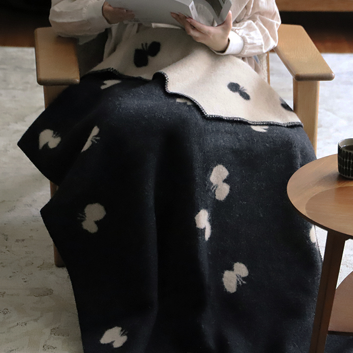 ウールブランケット クリッパン ミナペルホネン choucho ちょうちょ ブラック ハーフサイズ 毛布 ひざ掛け お祝い プレゼント 北欧 インテリア klippan おしゃれ 天然素材 高品質 ラムウール チクチクしにくい お昼寝 ドライブ