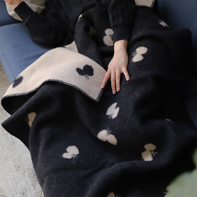 ウールブランケット クリッパン ミナペルホネン choucho ちょうちょ ブラック ハーフサイズ 毛布 ひざ掛け お祝い プレゼント 北欧 インテリア klippan おしゃれ 天然素材 高品質 ラムウール チクチクしにくい お昼寝 ドライブ