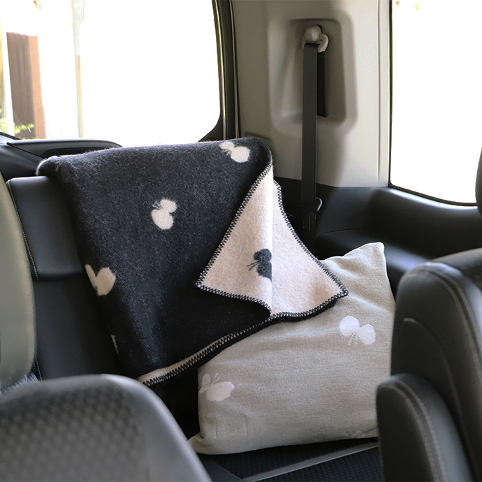 ウールブランケット クリッパン ミナペルホネン choucho ちょうちょ ブラック ハーフサイズ 毛布 ひざ掛け お祝い プレゼント 北欧 インテリア klippan おしゃれ 天然素材 高品質 ラムウール チクチクしにくい お昼寝 ドライブ