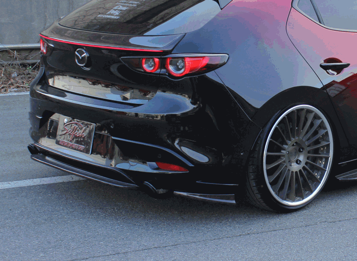 MAZDA3 マツダ3 シグネチャースタイル　リアスポイラー　未使用 最近のMAZDA3 - 『言葉を吐く』