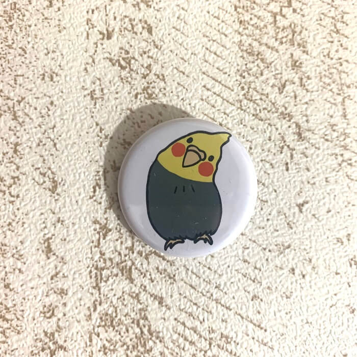 オカメインコ 缶バッジ 「かしげるオカメ」 32ｍｍ 243 小鳥 鳥 鳥好き 雑貨 グッズ かわいい プレゼント ギフト オカメインコ メール便  癒やし :ikb-00005:小鳥グッズとネコグッズのHydaway - 通販 - Yahoo!ショッピング