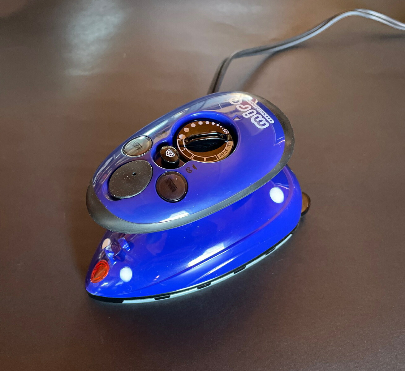 mireのミニスチームアイロン（カラー : ブルー） ヴィトラ ミレ ミニスチームアイロン VITRA mire VM-02T : ハイパー