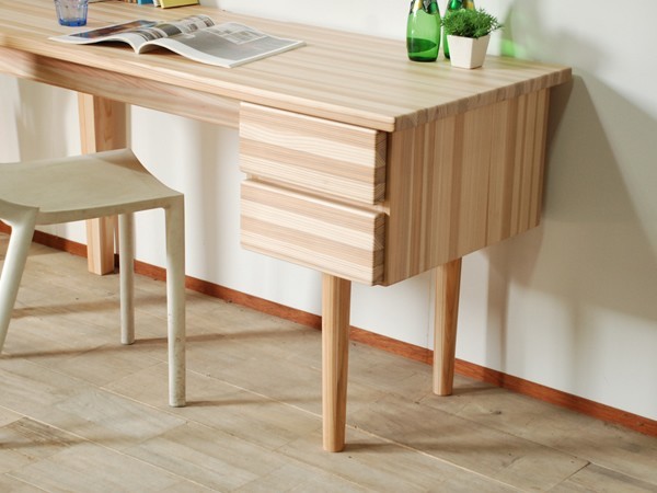 shiori_desk140_03.jpg