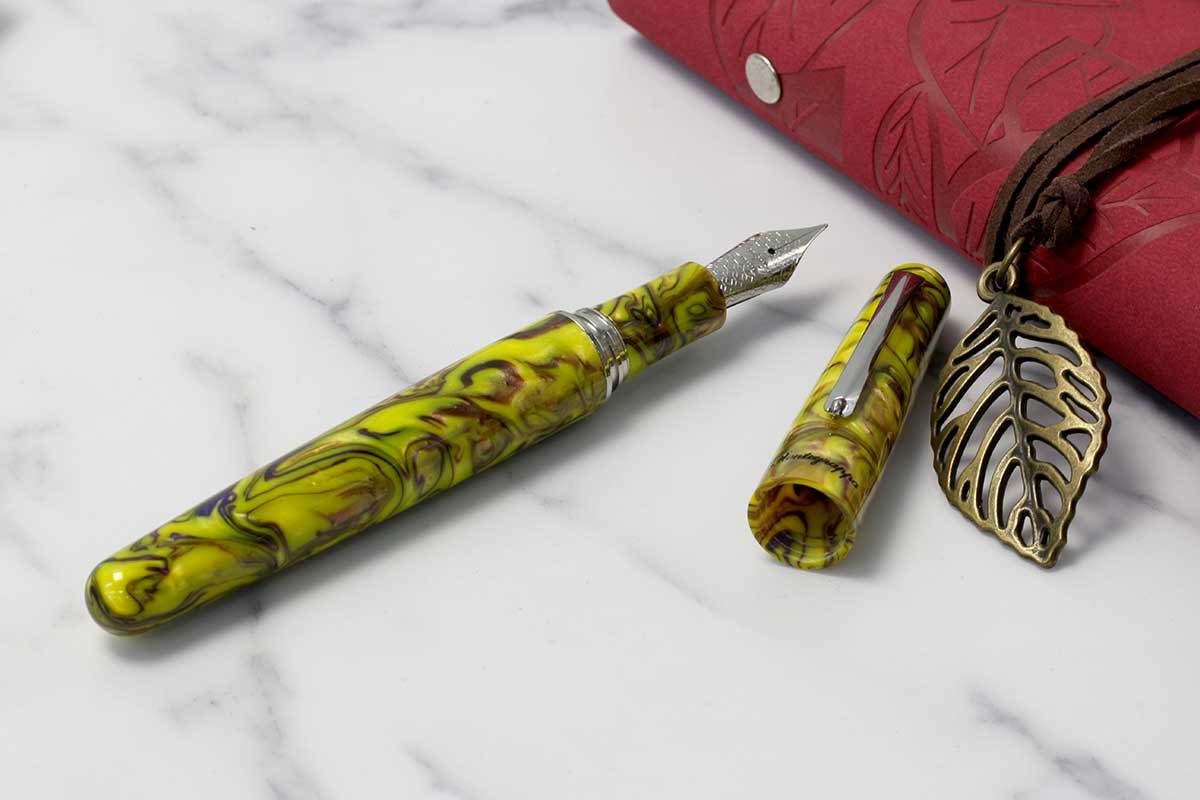 万年筆 モンテグラッパ Montegrappa ELMO エルモ 01 IRIS YELLOW アイリス イエロー :paqur189:ペンスタ磐田  Yahoo!店 - 通販 - Yahoo!ショッピング