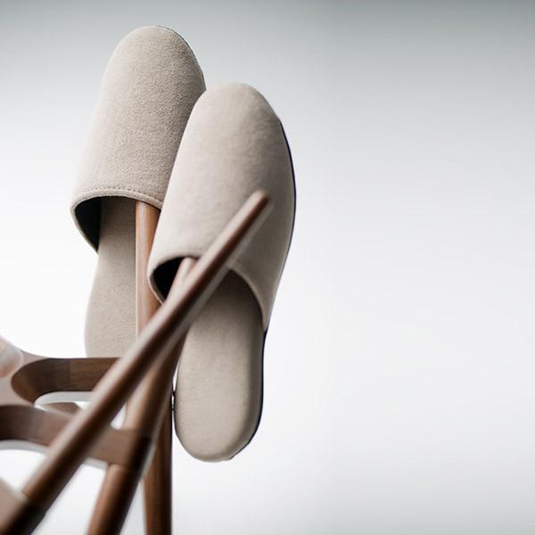 旭川家具 cosine コサイン フィオレット スリッパラック ウォールナット 旭川家具 cosine コサイン Fioretto フィオレット スリッパラック 国産