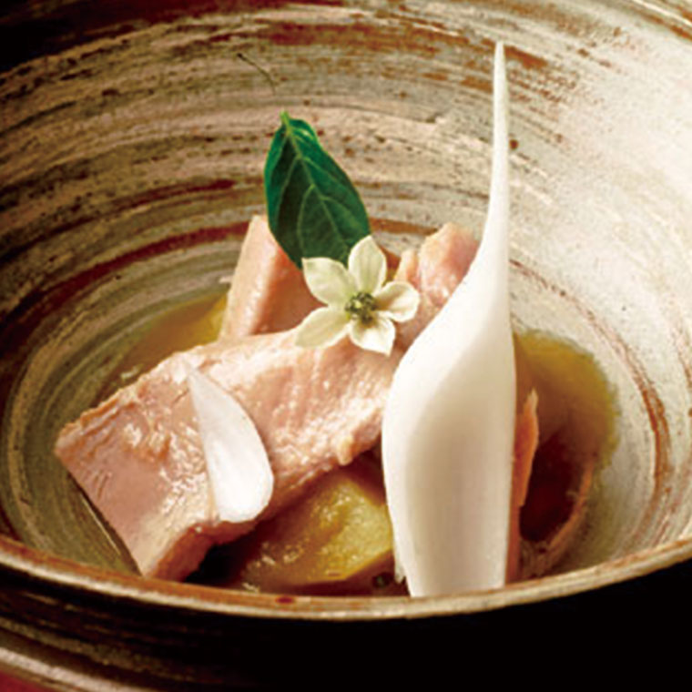 マグロのトロのオリーブ漬け(ヴェントレスカ デ アトゥン クラーロ VENTRESCADE ATUN CLARO) |  | 03