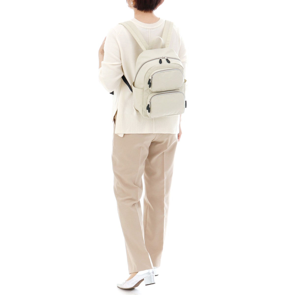 イビサ公式 多機能 リュック ナイロン 軽量 M サイズ 機能的 シンプル