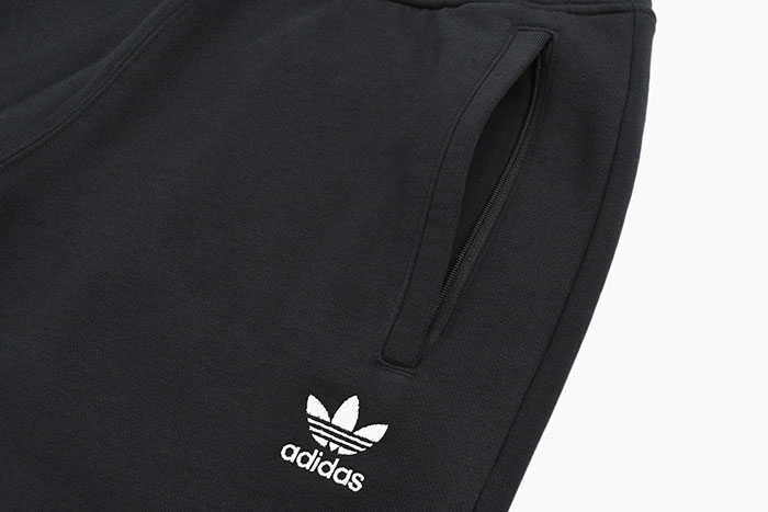 adidasアディダスのパンツ Essentials Pant07