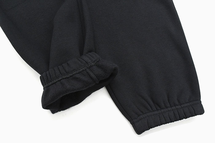 adidasアディダスのパンツ Essentials Pant09