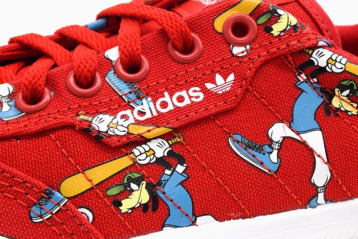 ADIDAS xディズニー【 アディレット コンフォート スライド 】 adidas Adilette Comfort Slides - White | Unisex Swim | adidas US
