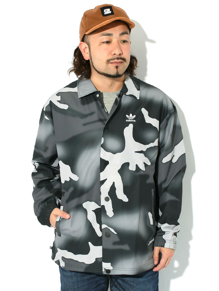 adidasアディダスのジャケット Camo Coach02