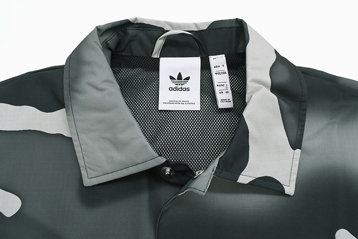 adidasアディダスのジャケット Camo Coach06