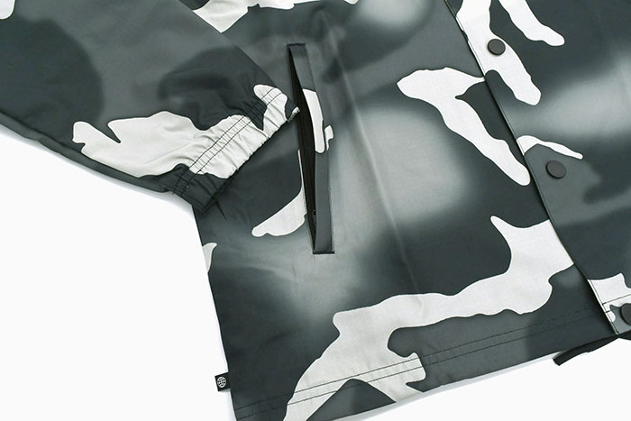 adidasアディダスのジャケット Camo Coach08
