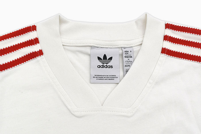 adidasアディダスのTシャツ GRFX V-Neck05