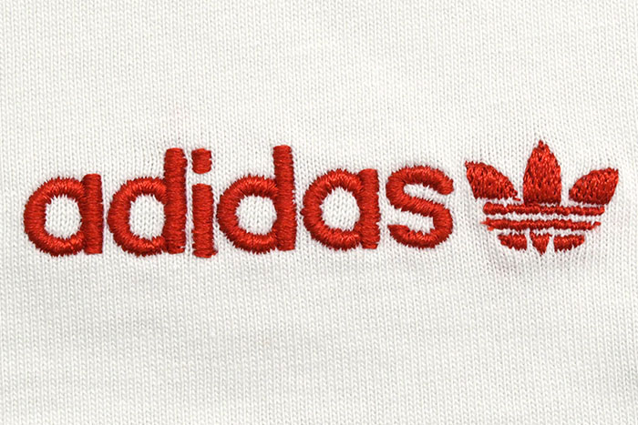 adidasアディダスのTシャツ GRFX V-Neck08