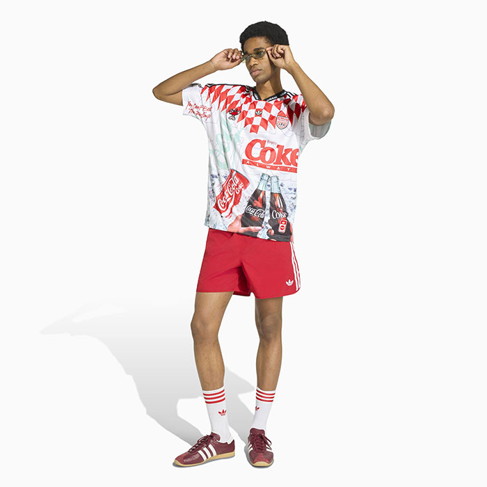 adidasアディダスのカットソー Coca-Cola Mash-Up Jersey V-Neck01