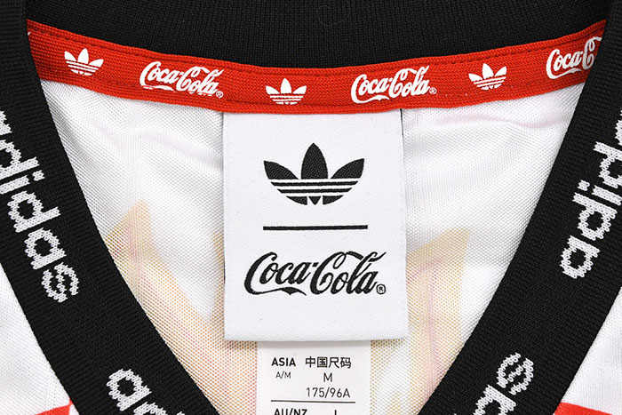 adidasアディダスのカットソー Coca-Cola Mash-Up Jersey V-Neck10