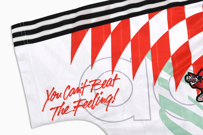 adidasアディダスのカットソー Coca-Cola Mash-Up Jersey V-Neck12