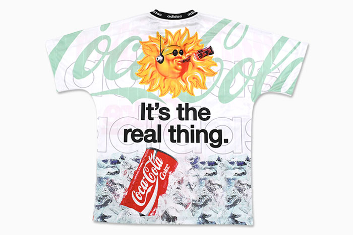 adidasアディダスのカットソー Coca-Cola Mash-Up Jersey V-Neck16