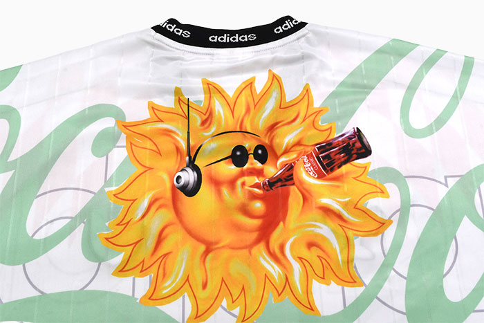 adidasアディダスのカットソー Coca-Cola Mash-Up Jersey V-Neck17