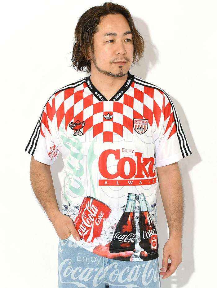 adidasアディダスのカットソー Coca-Cola Mash-Up Jersey V-Neck05