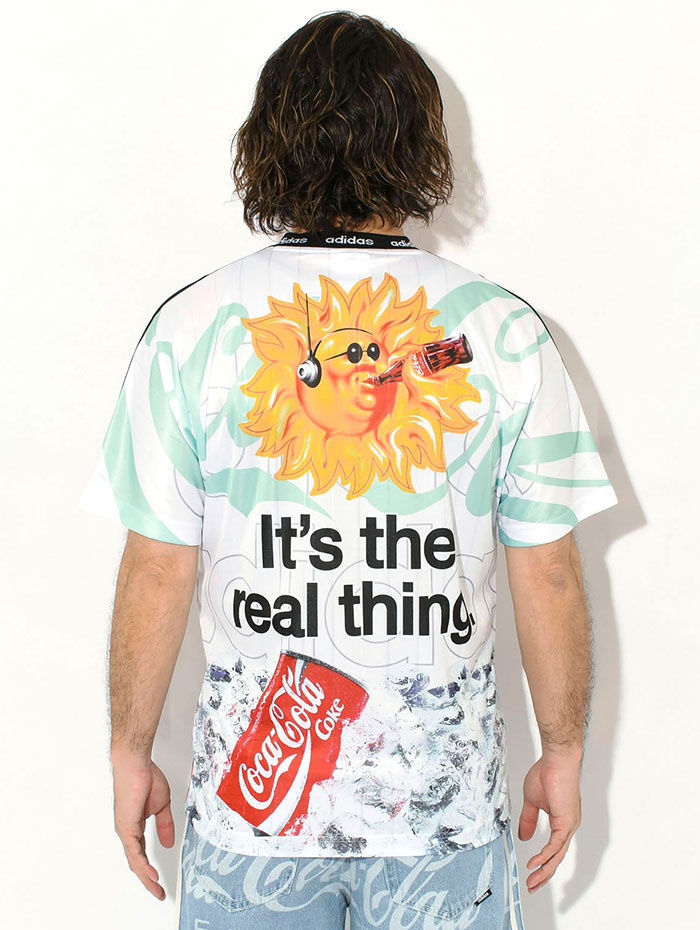 adidasアディダスのカットソー Coca-Cola Mash-Up Jersey V-Neck06