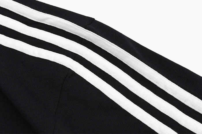 adidasアディダスのTシャツ Oversize08