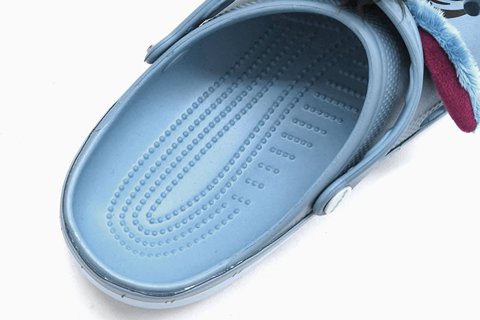 crocsクロックスのサンダル WINNIE THE POOH EEYORE CLASSIC CLOG11