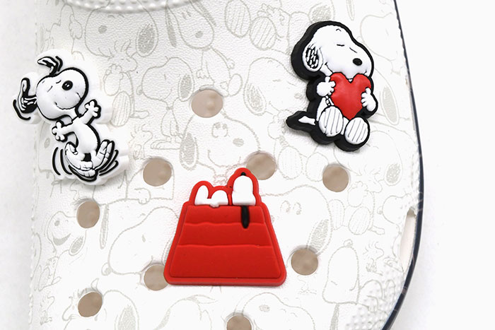 Amazon.com | Crocs Unisex Classic Peanuts Snoopy Clogs