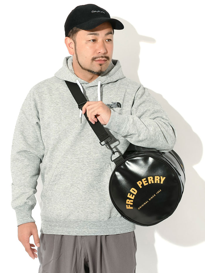 FRED PERRYフレッドペリーのバッグ Tonal Classic Barrel Bag03
