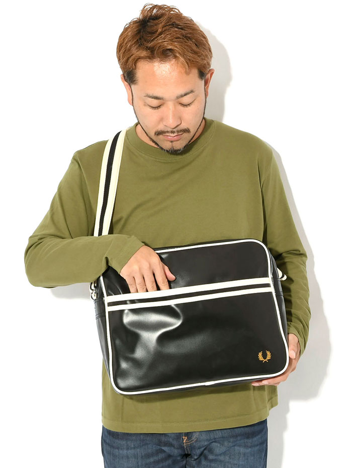 FRED PERRY（フレッドペリー） ショルダーバッグ クラシック ( L8257