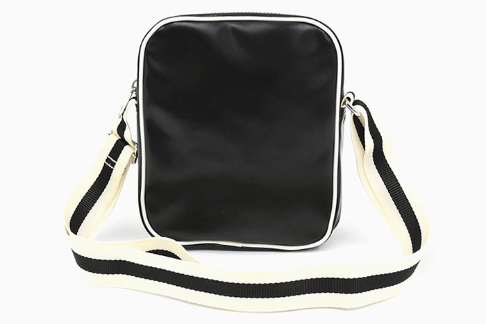 FRED PERRY（フレッドペリー） ショルダーバッグ クラシック サイド
