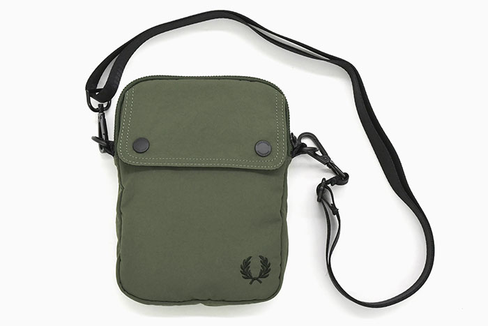 FRED PERRY（フレッドペリー） ショルダーバッグ クリンクル ナイロン 