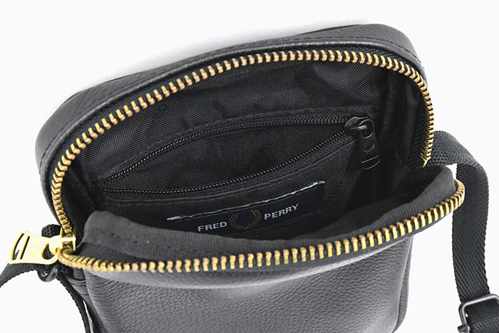 即発 FRED PERRYタンブルドレザー サイドバック L8289 FRED PERRY フレッドペリー タンブルドレザー サイドバック