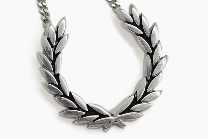 FRED PERRY フレッドペリー ネックレス ローレル リース
