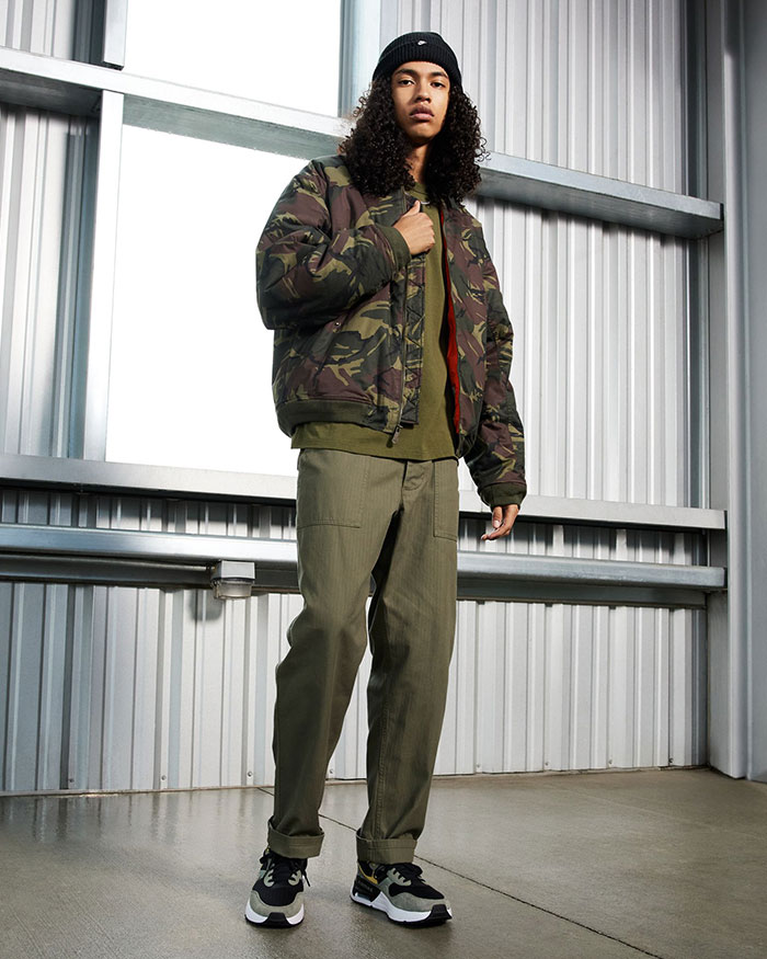 NIKE（ナイキ） スニーカー エア マックス システム Black/Saturn Gold