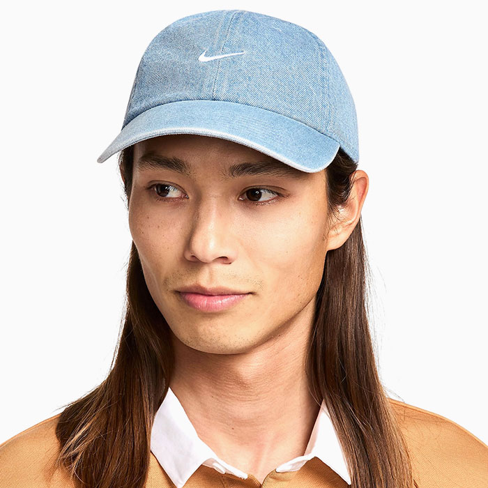 限定・カスタムNIKE × BTS カスタム デニムキャップ（ライトインディゴ） NIKE（ナイキ） キャップ レディース & メンズ CB デニム 24 L クラブ