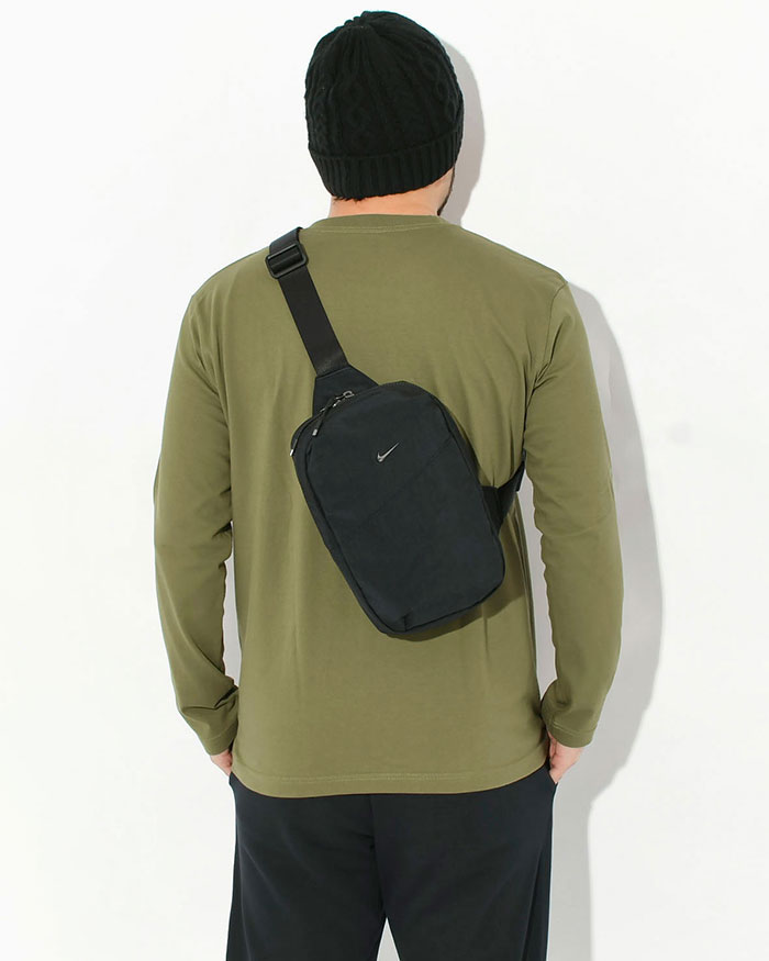 NIKE（ナイキ） ボディーバッグ オーラ クロスボディ ブラック